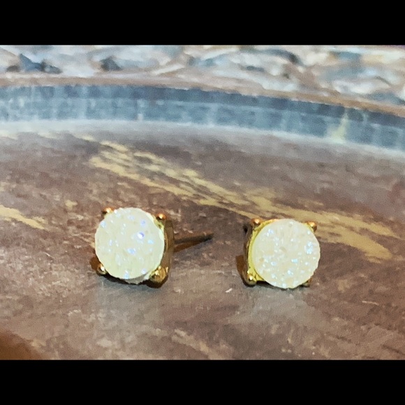 NWOT Sparkling Opalescent Earring Studs - Picture 5 of 7